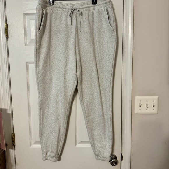Fabletics Women’s Grey Sweatpants - Picture 1 of 4